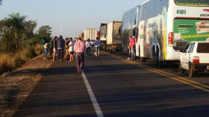 Indígenas liberam BR-163 na Capital após 6h de bloqueio Indígenas bloquearam rodovia nesta manhã - Foto: Zulene Diniz