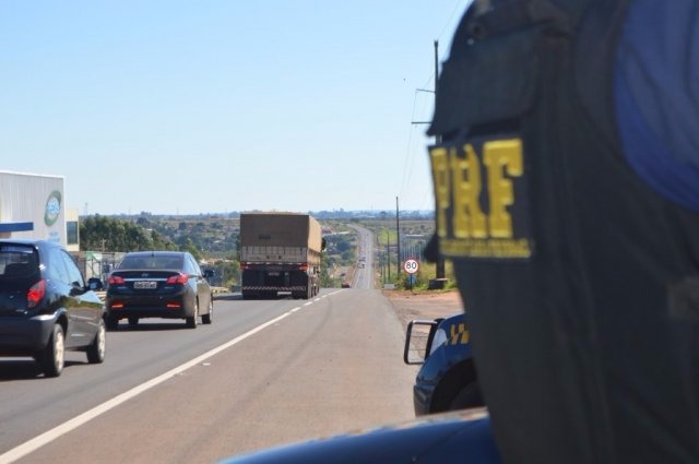 Equipes da PRF reforçam o policiamento nas rodovias federais neste Finados No MS, serão mais de 3.670 quilômetros de rodovias federais fiscalizadas (Foto: Divulgação/ PRF)