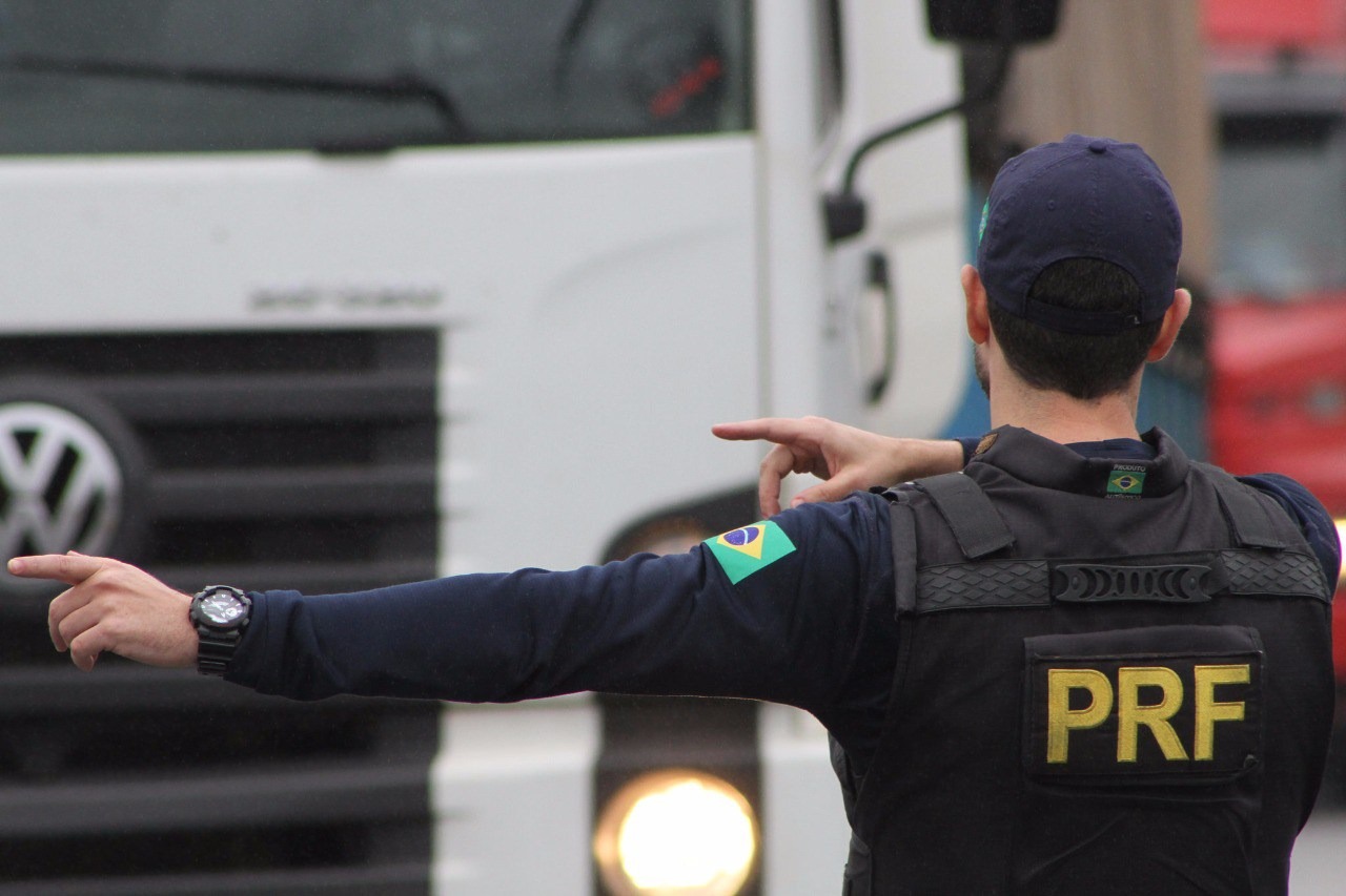 PRF restringe tráfego de veículos de carga entre a quinta-feira e o domingo