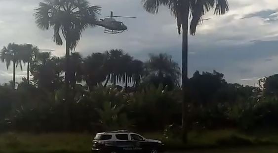 Harpia da PM auxilia na busca de dupla suspeita por roubos no Jardim Santa Emília Harpia da PM auxilia na busca de dupla suspeita por roubos no Jardim Santa Emília