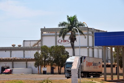 Crise e efeito JBS minam projetos de R$ 27 bilhões em indústria A companhia anunciou em 2015 mais de R$ 11,5 bilhões em investimentos para obras de ampliação - Foto: Valdenir Rezende / Correio do Estado