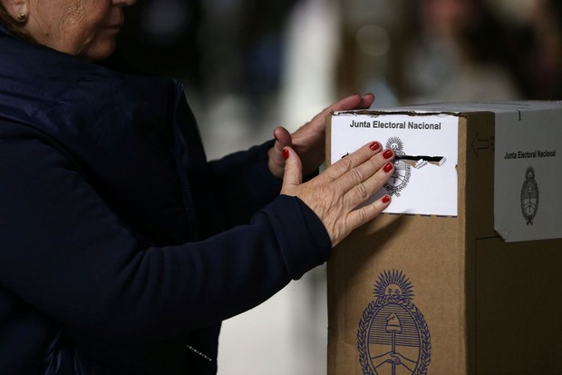 Oposição obtém 47% dos votos e vence eleições primárias na Argentina (Augustin Marcarian/Reuters)