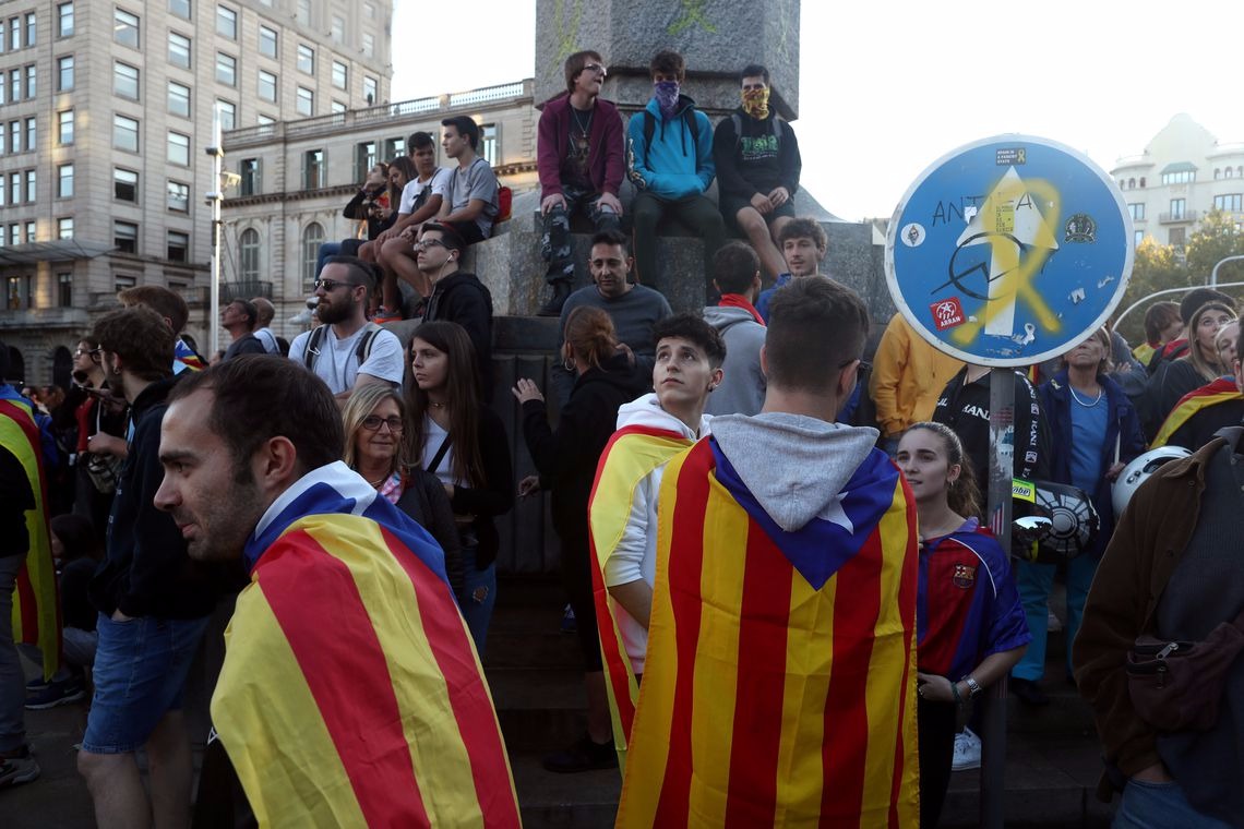 Governo da Catalunha pede reunião para negociar solução política JON NAZCA