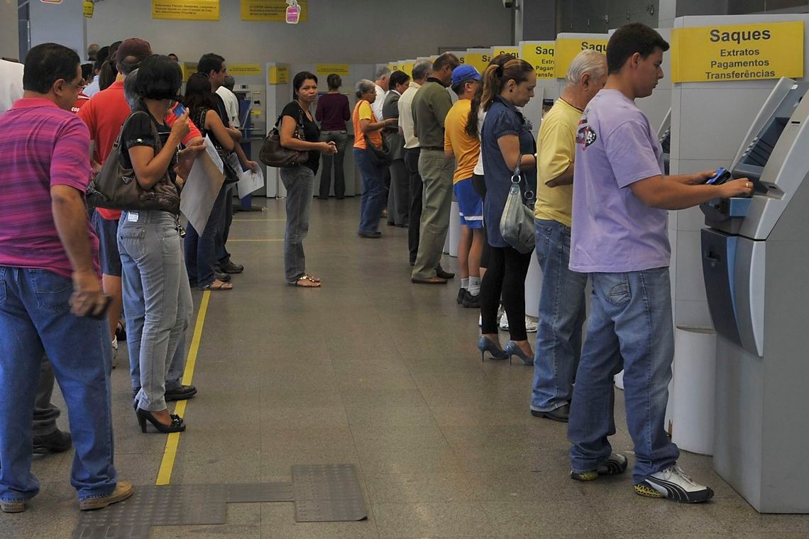 Bancos reabrem às 12 horas desta quarta-feira de Cinzas Valter Campanato/Agência Brasil