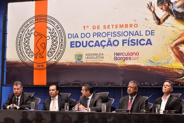 Profissionais de Educação Física recebem reconhecimento da ALMS Profissionais receberam comenda em homenagem ao Dia do Profissional de Educação Física. Luciana Nassar