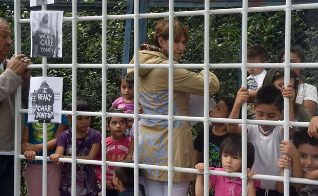 EUA enviam mais 100 crianças para centro de detenção (Rodrigo Arangua/AFP)