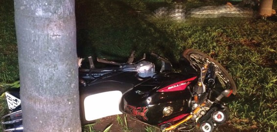 Motociclista morre ao perder controle da direção em rotatória no Indubrasil