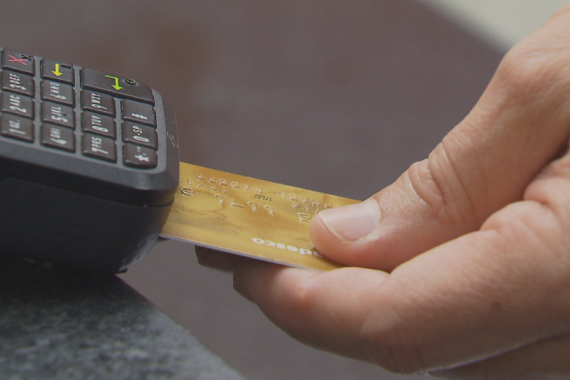 Renda de 35% dos brasileiros é insuficiente para pagar as próprias contas, diz SPC Renda de 35% dos brasileiros é insuficiente para pagar as próprias contas, diz SPC