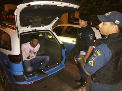 Jovem abordado pela equipe da PM de Três Lagoas - Foto: TL Notícias