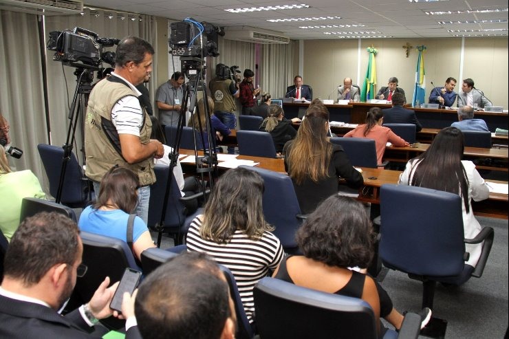 Após parecer favorável da CCJR, projeto sobre previdência segue para plenário Documento vai para votação dos parlamentares estaduais com 19 emendas. Wagner Guimarães