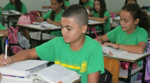 Estudantes voltam às aulas amanhã - Foto: Divulgação/Arquivo
