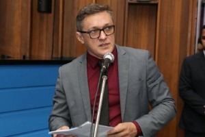 Votação do projeto do canudo é adiada mais uma vez