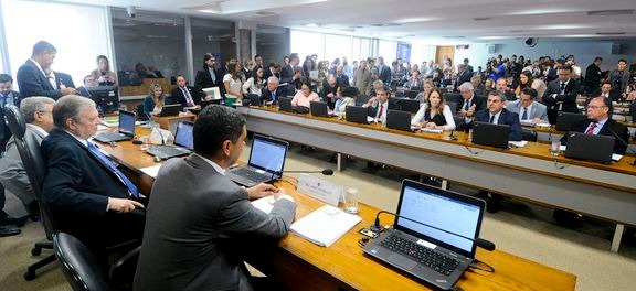 Após acordo, votação da reforma trabalhista é transferida para terça Após acordo, votação da reforma trabalhista é transferida para terça