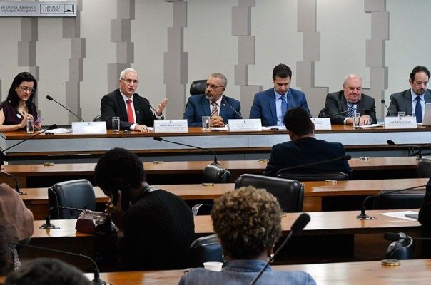 Brasil está entre os piores países do mundo para trabalhador, aponta debate Brasil está entre os piores países do mundo para trabalhador, aponta debate