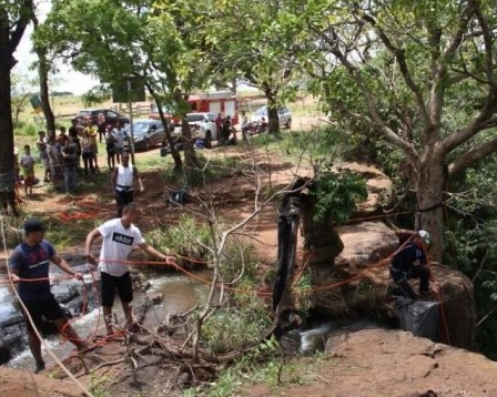 Mulher aciona Corpo de Bombeiros e depois se joga da cachoeira do Inferninho Foto: Marcos Ermínio