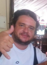 Família busca informações de empresário desaparecido há dois dias na capital O empresário vestia bermuda cinza, camiseta cinza com listras vermelhas e calçava chinelo. (Foto: Divulgação)