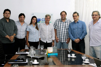 Em reunião com Mario Cesar, CDL expõe vontade de levar estrutura para a antiga rodoviária Crédito da foto: Bruno Ribeiro
Sugestão de legenda: Presidente da CDL, Hermas Renan (ao centro), recebe o vereador Mario Cesar (ao seu lado esquerdo