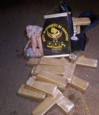 Mulher que revenderia maconha em Campo Grande é presa pelo DOF Mulher que revenderia maconha em Campo Grande é presa pelo DOF