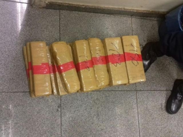 Jovens de 18 e 19 anos são presas com maconha na rodoviária da Capital