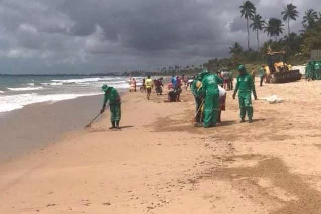 Marinha diz que ainda não dá para prever o fim das manchas de óleo Secom/Ipojuca