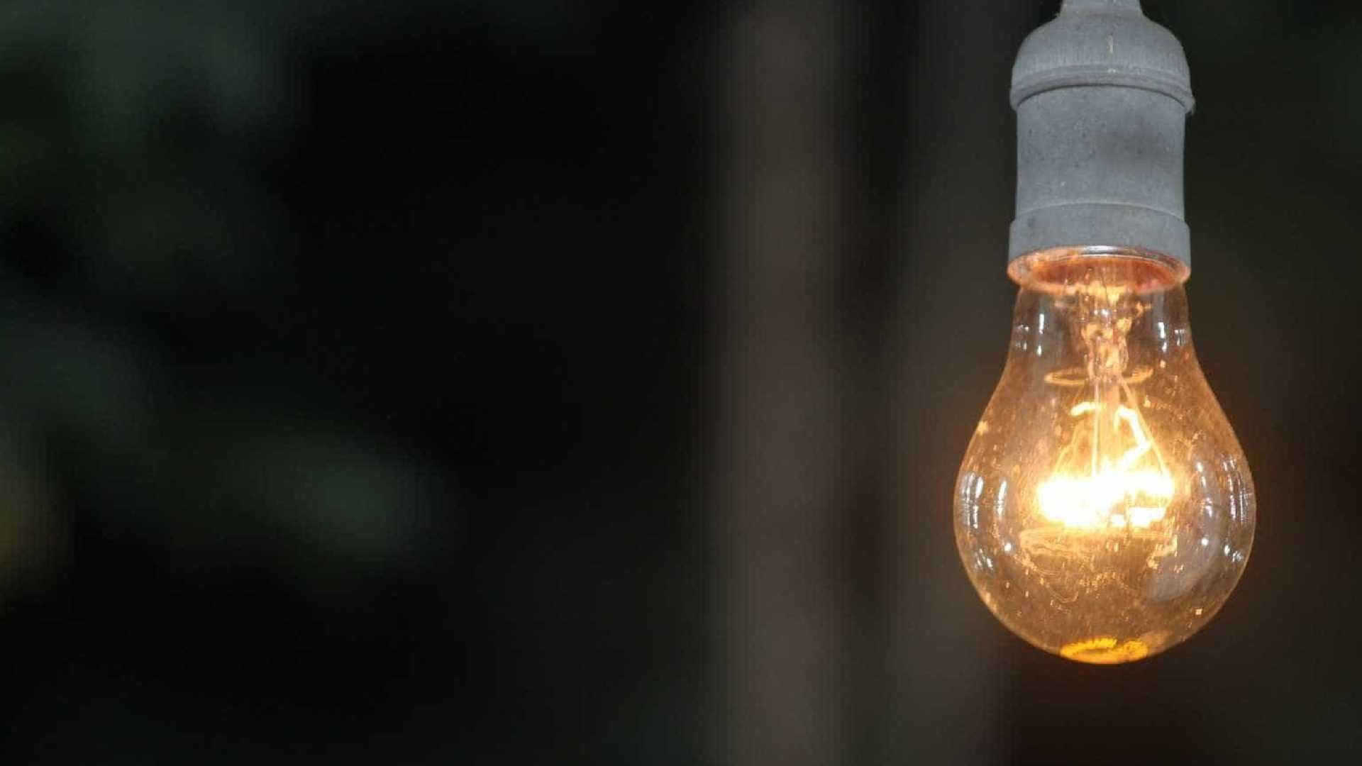 Penduricalhos fazem consumidor pagar mais R$ 4 bi na conta de luz