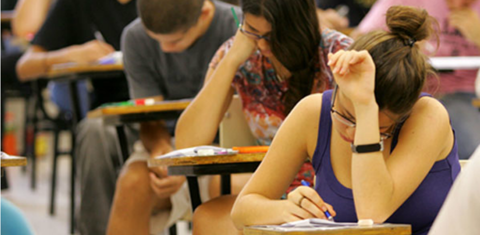 Na edição do ano passado, 53 candidatos tiraram nota 1000 na redação. Arquivo/Agência Brasil