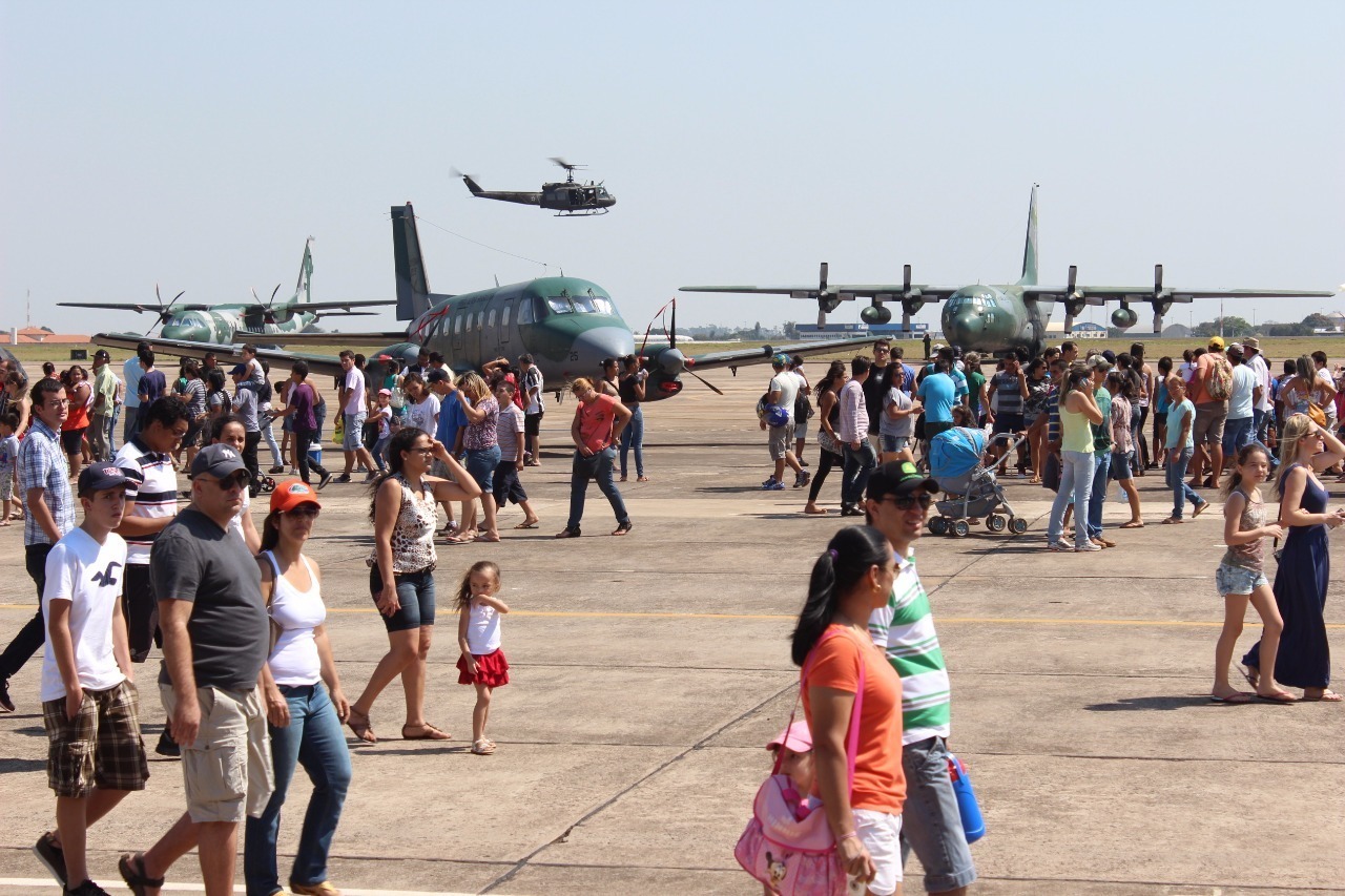 Base abre os portões no domingo com show da Esquadrilha da Fumaça Arquivo
