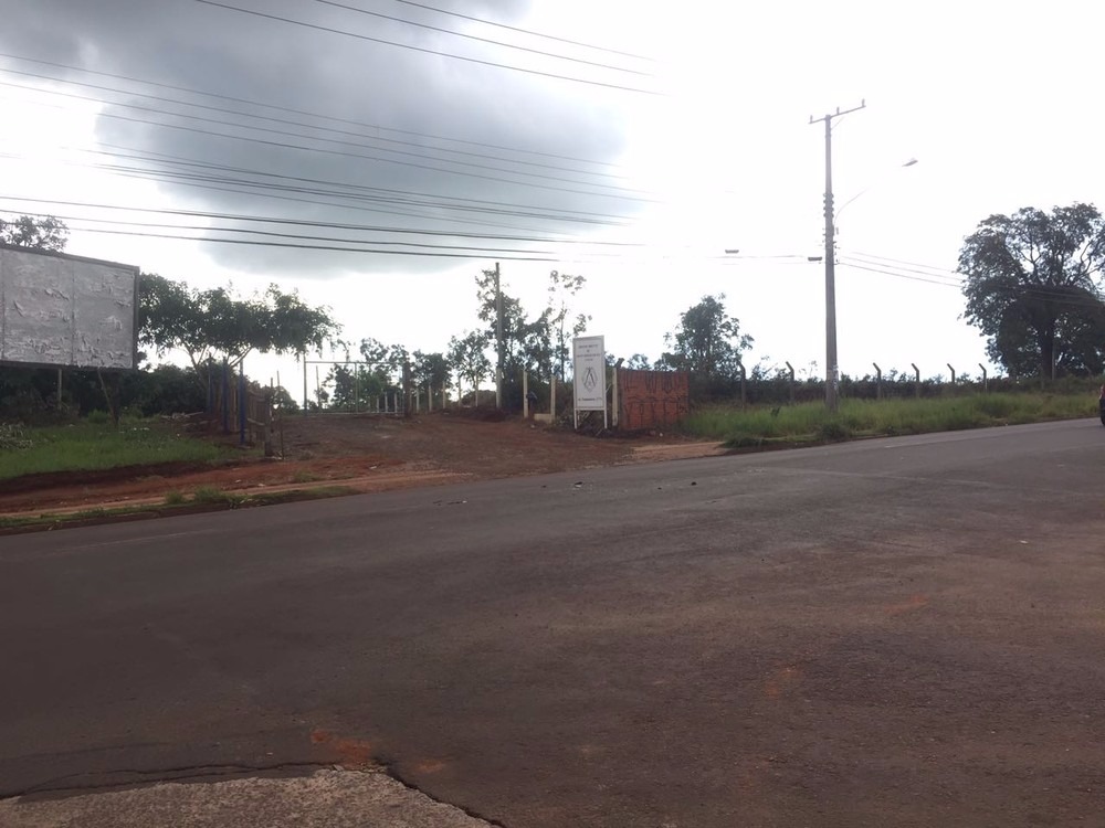 Estudante sofre acidente de moto e morre durante cirurgia em Campo Grande Local onde acidente aconteceu, na avenida Tamandaré (Foto: Dyego Queiroz)
