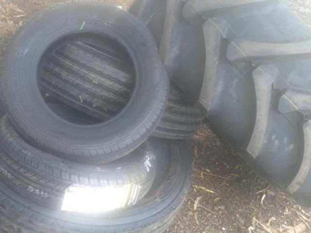 PRE apreende 26 pneus contrabandeados recém-colocados em carreta PRE apreende 26 pneus contrabandeados recém-colocados em carreta
