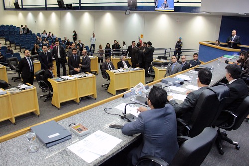 Dois Projetos serão votados na sessão ordinária desta quinta-feira Dois Projetos serão votados na sessão ordinária desta quinta-feira