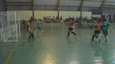 Equipes do Raul Sans de Matos comemoram vitória no futsal e voleibol dos jogos escolares