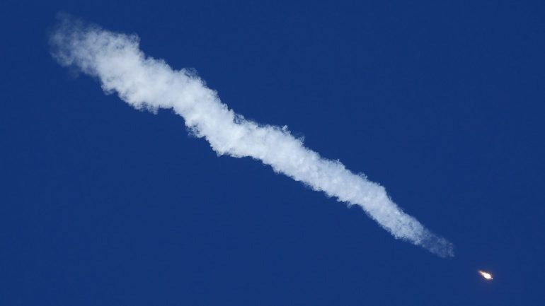 A Tiangong-1 (na imagem) está a caminho da Terra. MAXIM SHIPENKOV/EPA