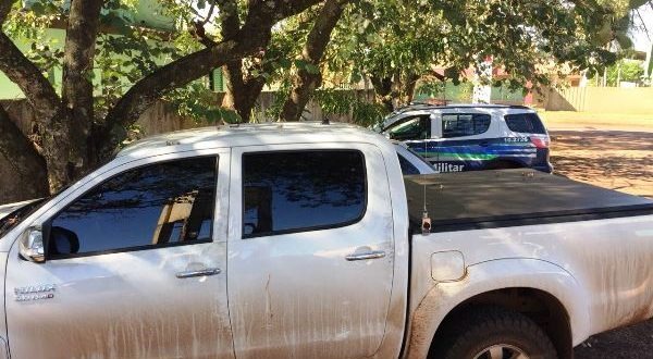 Hilux em que estava a vítima na hora do atentado. Porã News