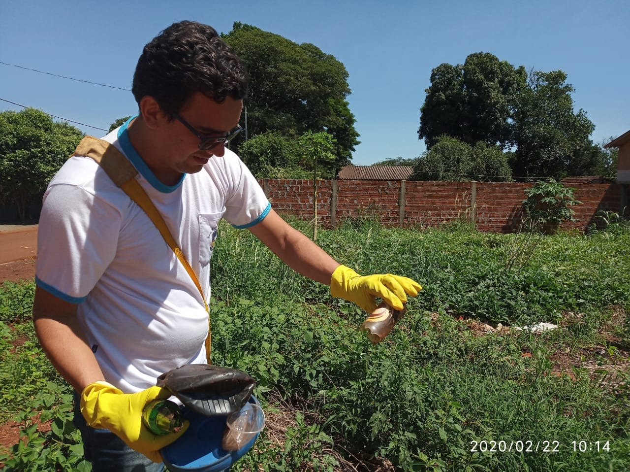 CCZ intensifica mutirão contra o Aedes aegypti e mantém população em alerta CCZ intensifica mutirão contra o Aedes aegypti e mantém população em alerta