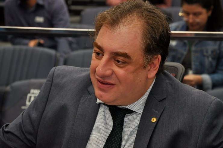 Proposta permite incluir nome de cônjuge nas faturas de água, luz, gás e telefone Deputado Neno Razuk é o autor de dois projetos de lei apresentados durante a sessão ordinária de hoje. Luciana Nassar
