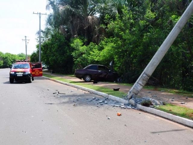 Não se sabe se o carro estava em alta velocidade e como ocorreu o acidente. (Foto: Paulo Francis)