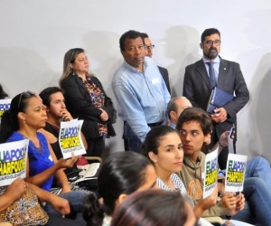 Gritos, vaias e ofensas em plenário adiam votação de projeto na Assembleia Confusão começou quando Kemp usou a tribuna para criticar a atitude do procurador - Valdenir Rezende