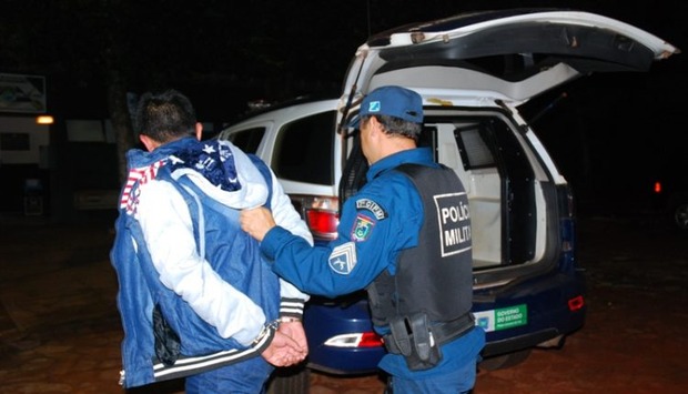 Após perseguição e tiros, traficantes são presos com quase 1t de droga Após perseguição e tiros, traficantes são presos com quase 1t de droga