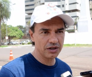 Prefeito de Campo Grande, Marcos Trad, durante vistoria de obras de tapa buraco, na Capital - Bruno Henrique