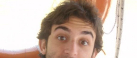 Brasileiro diz que deixava a namorada dormindo para ir jogar Pokémons © Reprodução / Facebook / Pedro Crescenti Gonzalez