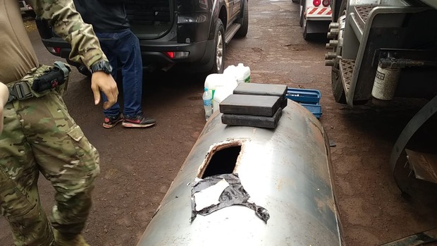 PF encontra carga de cocaína avaliada em R$ 10 mi escondida em caminhão (Adilson Domingos)