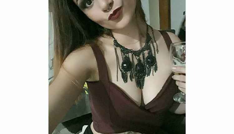 Passageira de moto morre após condutora bater na traseira de carro Thaynara estava de carona, quando a motocicleta Yamaha YBR Factor colidiu na traseira direita do Honda City.. Reprodução / Facebook