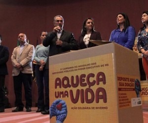 Governo descarta reajuste salarial para os servidores estaduais Governador Reinaldo Azambuja durante Campanha do Agasalho - Chico Ribeiro/Governo MS