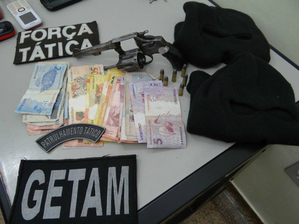 Quadrilha é presa após assaltar pizzaria