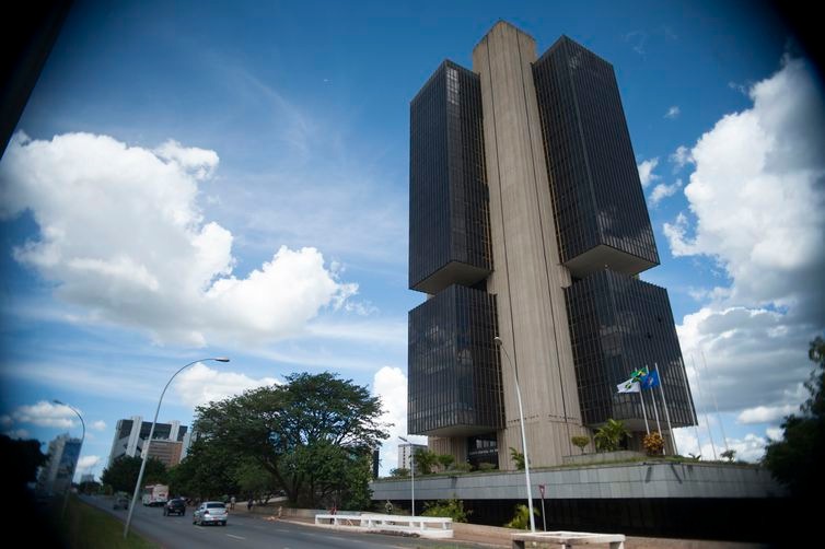 Copom inicia hoje reunião que deve cortar juros pela quarta vez seguida