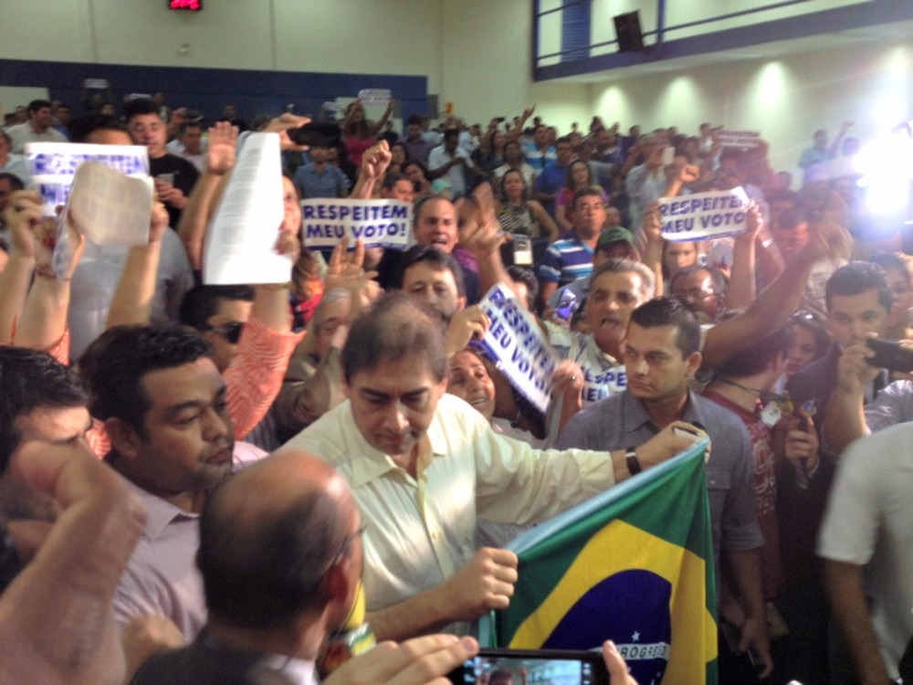 Prefeito Alcides Bernal chega à Câmara Municipal no dia da cassação (Foto: Tatiane Queiroz/G1 MS/Arquivo)