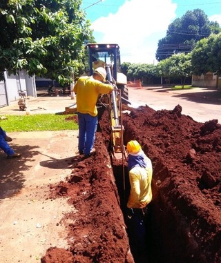 Barbosinha enaltece início das obras de saneamento em Dourados Barbosinha enaltece início das obras de saneamento em Dourados