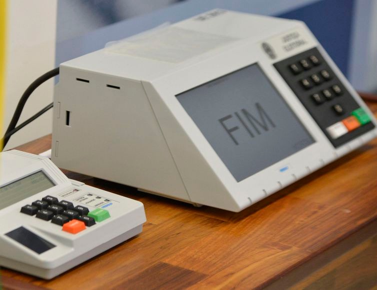 Nestas eleições, 406 brasileiros inscritos no exterior pediram para votar em trânsito no Brasil - Arquivo/Agência Brasil