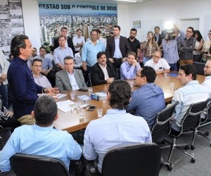 Reunião na Prefeitura de Campo Grande para assinatura de R$ 130 milhões em benefícios a empresas - Divulgação