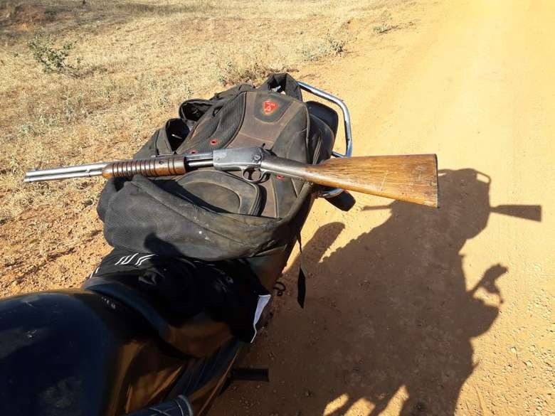 PMA apreende rifle e munições e prende homem de 27 anos que praticaria caça ilegal no Alto Taquari. PMA/Divulgação